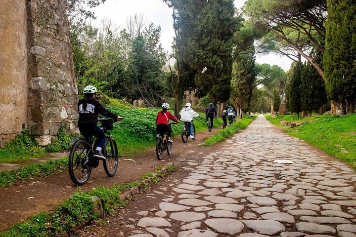 Appian Way Aqueducts Bike Tour (Catacombs & Lunch Option)