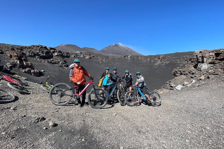 Etna Summit Craters E-bike with Customers