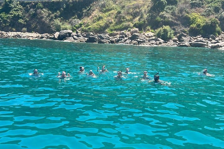 Boat excursion in Cefalù and snorkeling 3 hours fruit and drink