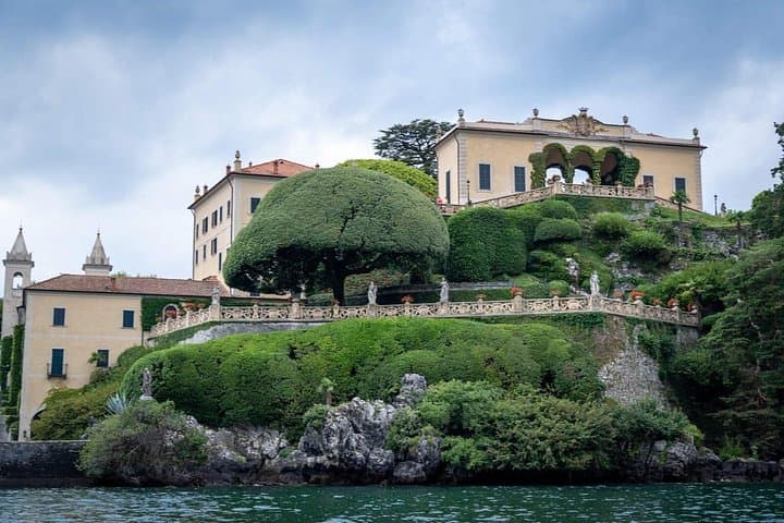 Private Vintage Wooden Boat Tour on Lake Como