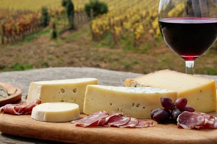 Winery Tour with Wine and Food Tasting in Valdobbiadene