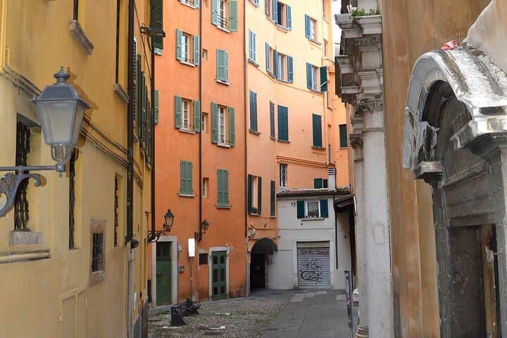 Alleys in the ancient Carmine district
