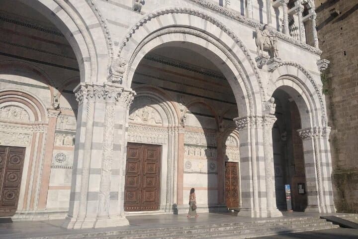Pisa, Lucca, and Lunch at a Tuscan Winery from Livorno