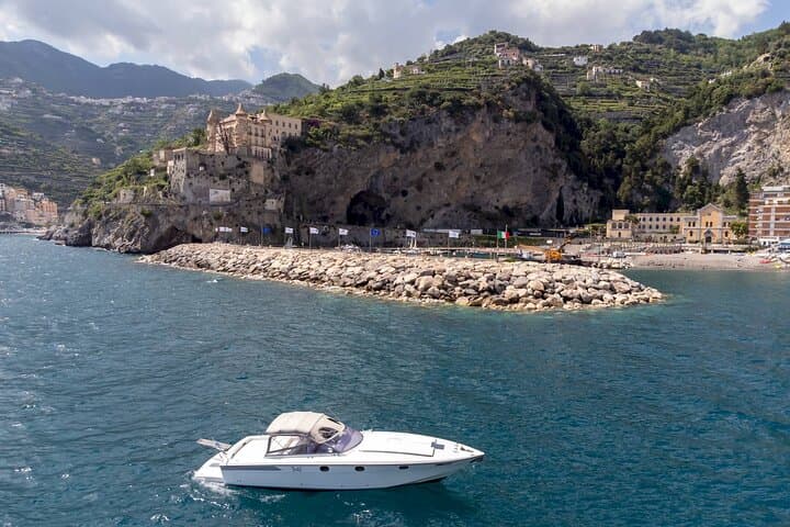 Private Boat Tour of Amalfi Coast with Drinks