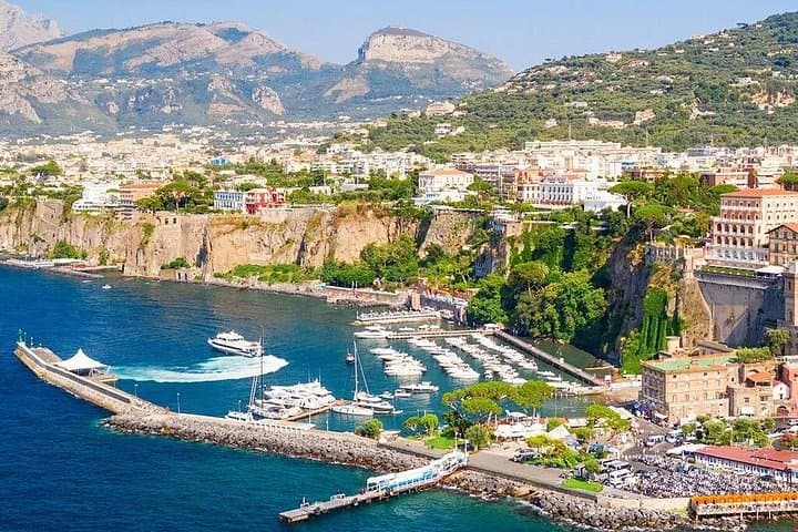 Shuttle service from Sorrento to Napoli Airport/Train Station