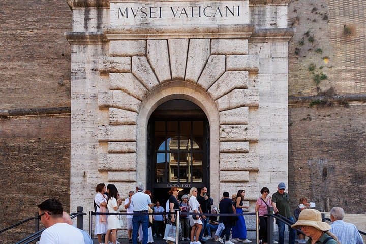 Rome: Vatican Museums & Sistine Chapel Fun Tour