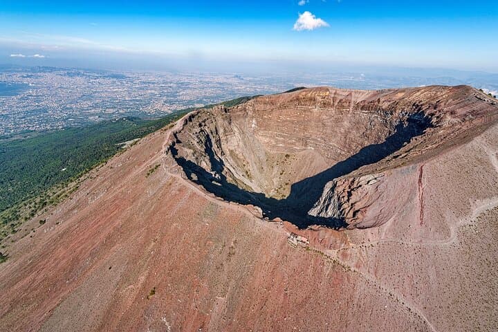 Vesuvius tour entrance to the crater and return bus