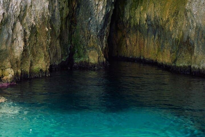 Tour of Ortigia and sea caves by boat in Syracuse
