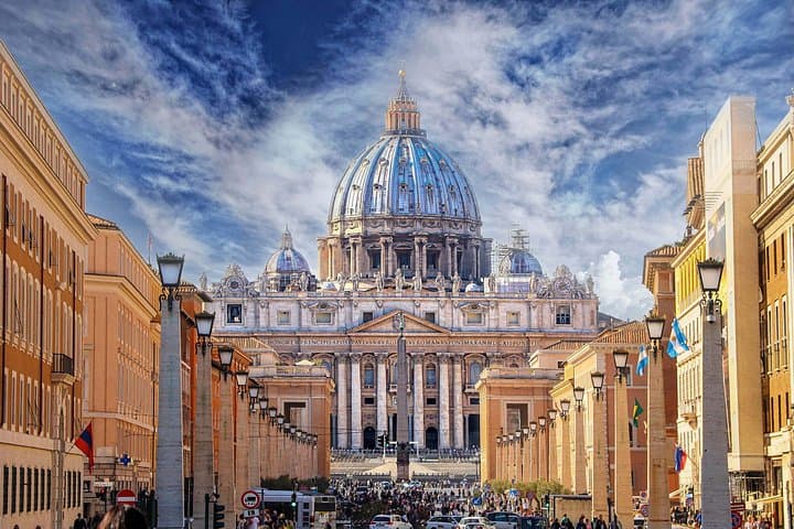 St. Peters Square & Basilica Vatican Walking Tour with Audioguide