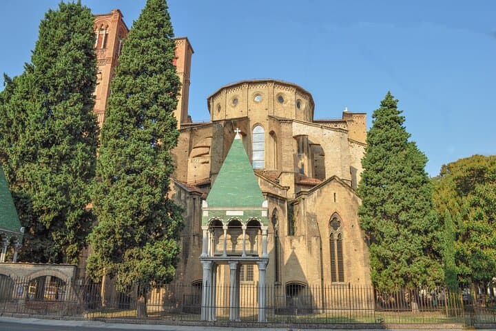 Bologna: City Walk with Audio Guide in 7 Languages on your Phone