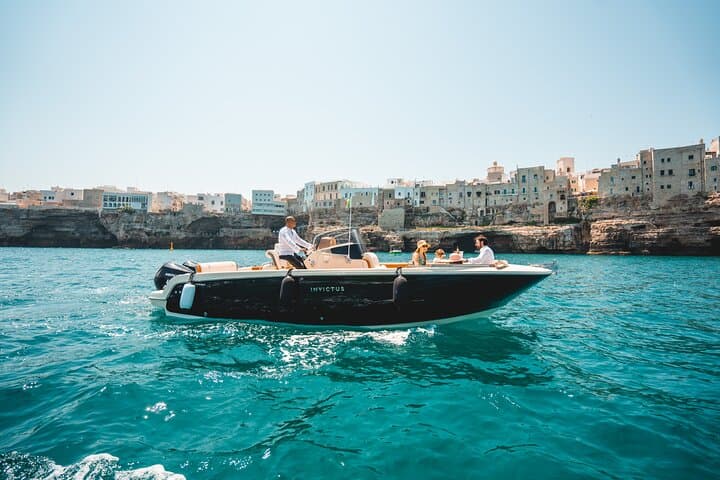 Shared tour of Polignano a Mare by boat with prosecco