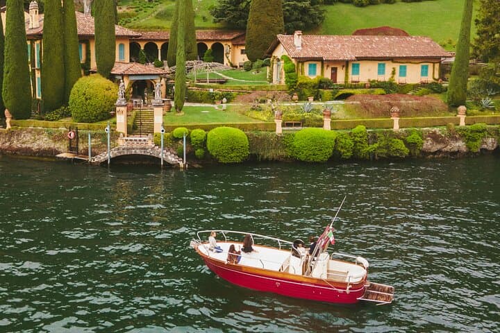 With our boat we will arrive in the best cornes of Como Lake