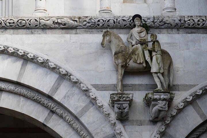 Lucca: Walking tour to discover the city of 100 churches