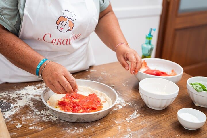 Cesarine: Pizza & Tiramisu Feast at local's home in Lucca