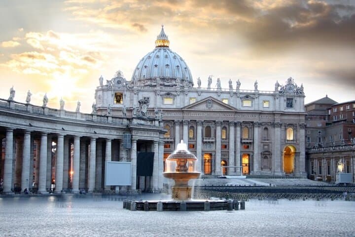 St. Peter's Basilica Guided Tour with Papal Tombs and Dome Access