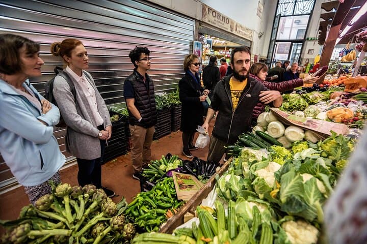 Kitchen of Mamma: Pasta Cooking Class with market visit in Rome