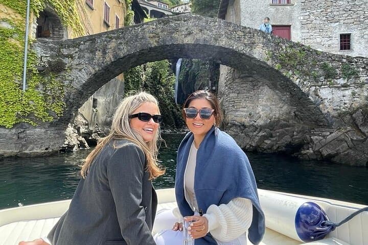 2 Hours Private and Guided Cruise to Lake Como Mostes boat