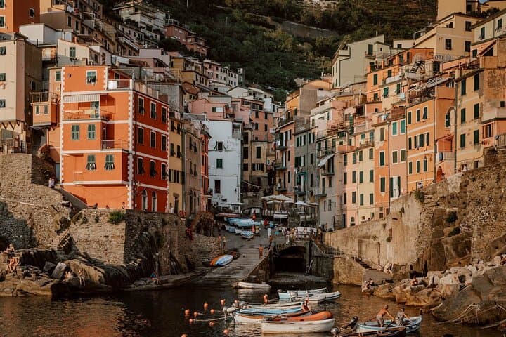 From La Spezia: The Sunset Cinque Terre Boat Tour with Aperitivo