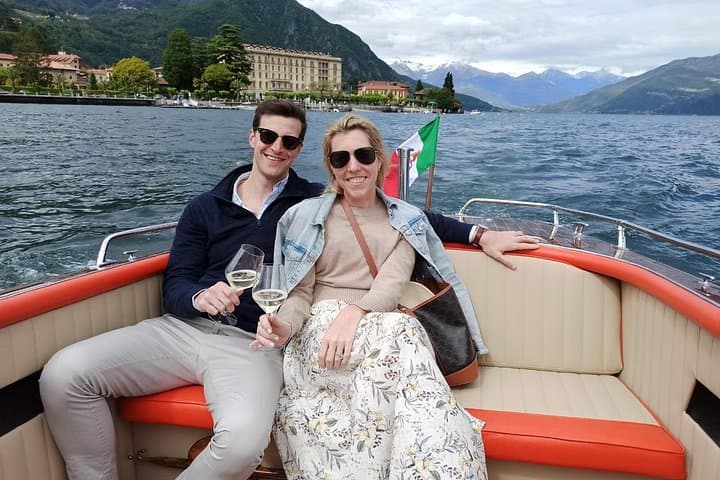 Private Vintage Wooden Boat Tour on Lake Como