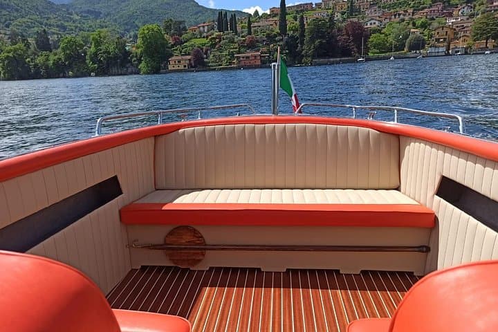 Private Vintage Wooden Boat Tour on Lake Como