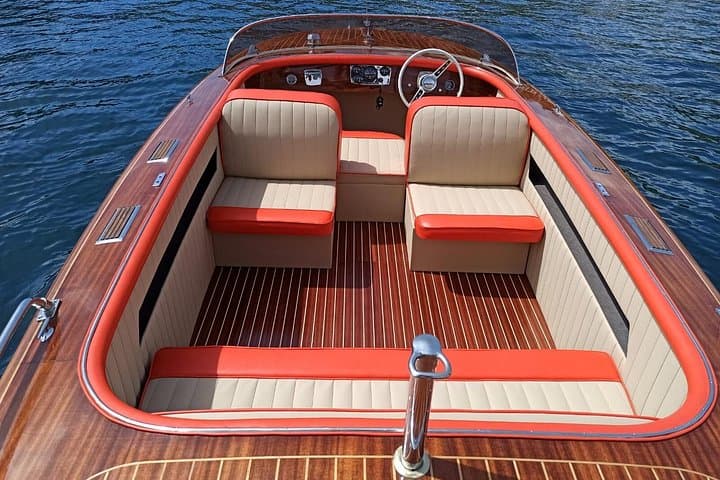 Private Vintage Wooden Boat Tour on Lake Como