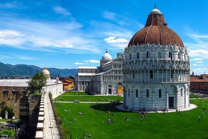Discover Lucca and Pisa and Enjoy Buccellato Cake: Full Day Tour
