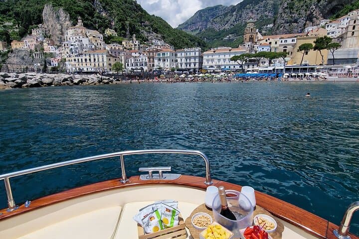 Private Boat Tour Along the Amalfi Coast from Positano
