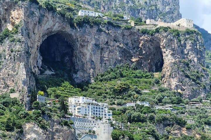 Private Boat Tour Along the Amalfi Coast from Positano