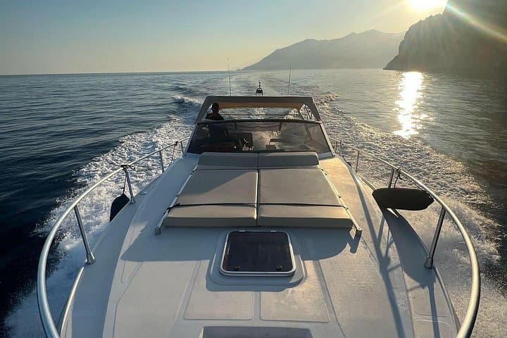 Boat tour between the Amalfi Coast and Capri