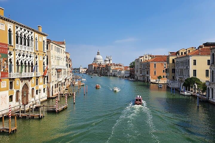 Morning Venice Walking Tour with Gondola Ride
