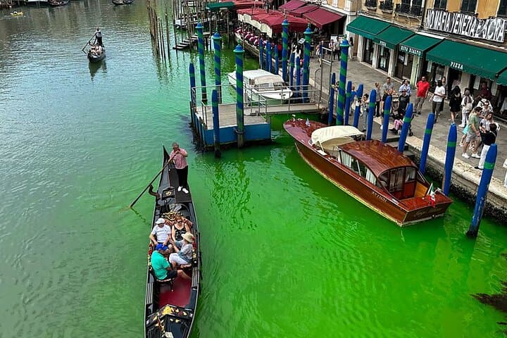 Morning Venice Walking Tour with Gondola Ride