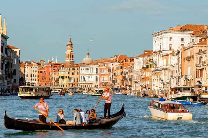Venice Gondola Night: Romance & Serenade + Ebook Exclusive