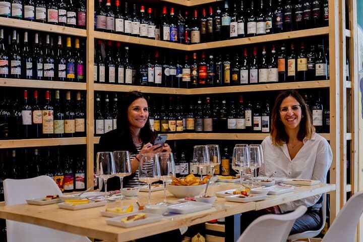 Wine tasting in the historic center of Catania