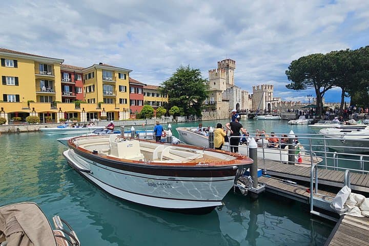 Boat cruise in Sirmione