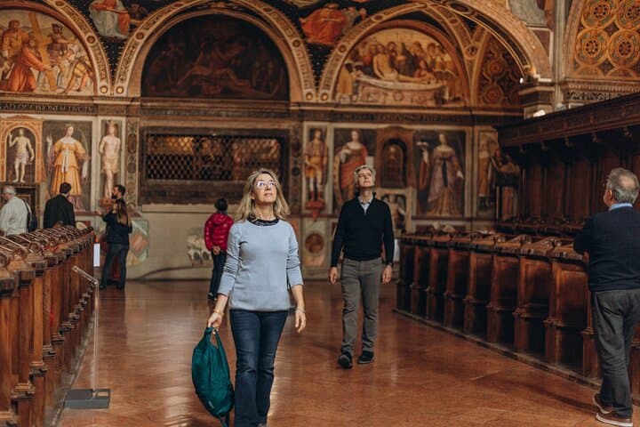 Milan: Private Walking Tour with Duomo, Castle and Gelato