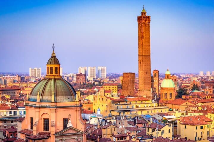 Bologna Scavenger Hunt & Highlights Self-Guided Walking Tour