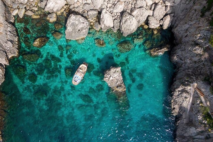 3-hour private boat tour of Capri