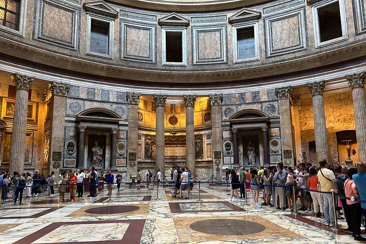 Immersive Underground and Piazzas Tour in Rome