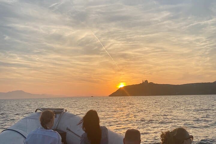 Cagliari: Sunset Aperitif on a Boat with Prosecco and Music