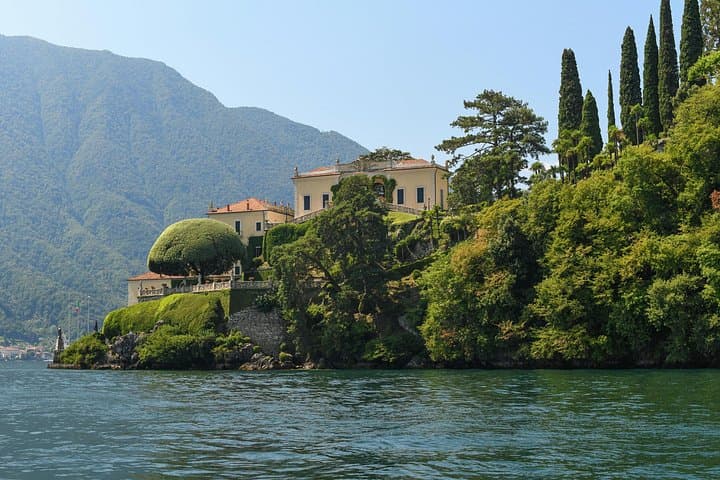 Boatparty Shared Tour on Lake Como–2 Hours of Villas, Wine & Swim