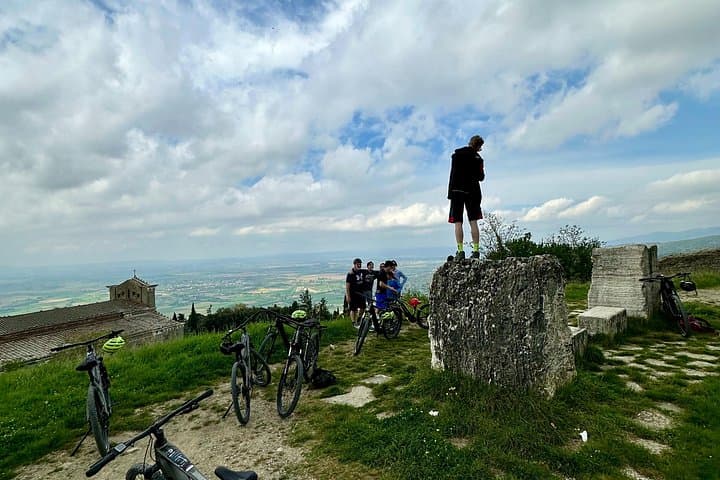 Half Day Tour by Ebike Around Cortona
