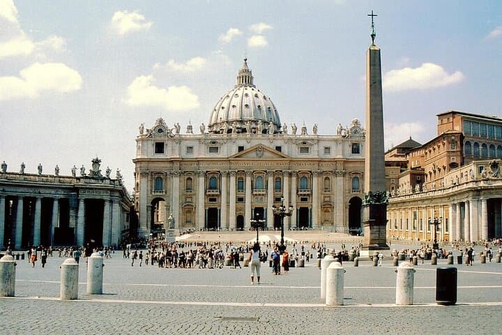 Rome St. Peter's Basilica Tour with exclusive Underground Access