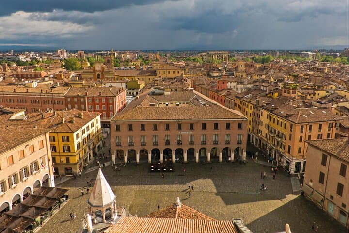 Modena Walking Tour with Audio and Written Guide by a Local