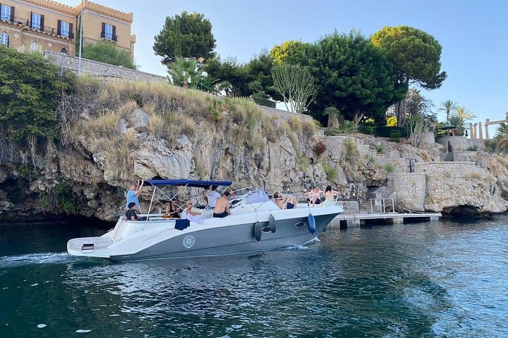 Palermo : Luxury Boat Tour with Snacks and Snorkeling