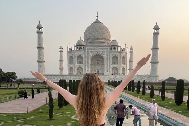 Agra and Taj Mahal Guided Tour by Car from Delhi