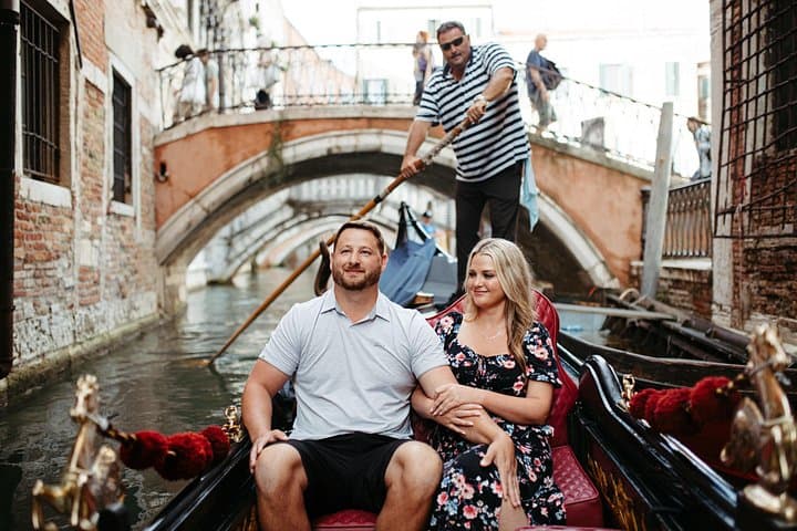 Marriage Proposal Photographer in a Gondola