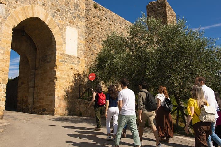 Medieval Tour in Monteriggioni and Val d'Orcia from Florence