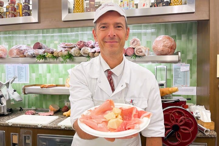 "We'll guide you to the finest hidden gems, where you can meet the passionate owners!"