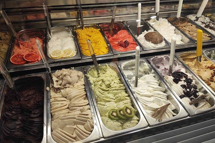 Pasta, Pizza and Gelato Food Tasting Tour in Trastevere