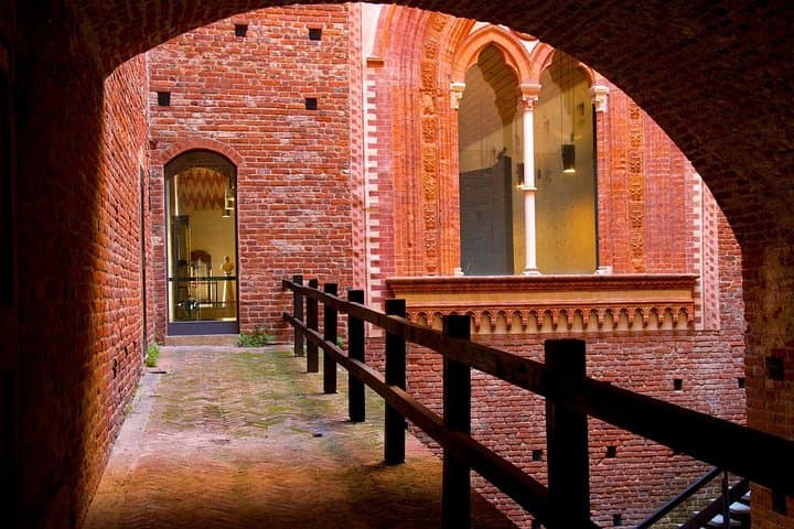 Discover Sforza Castle and Michelangelo’s Pieta Rondanini + ebook